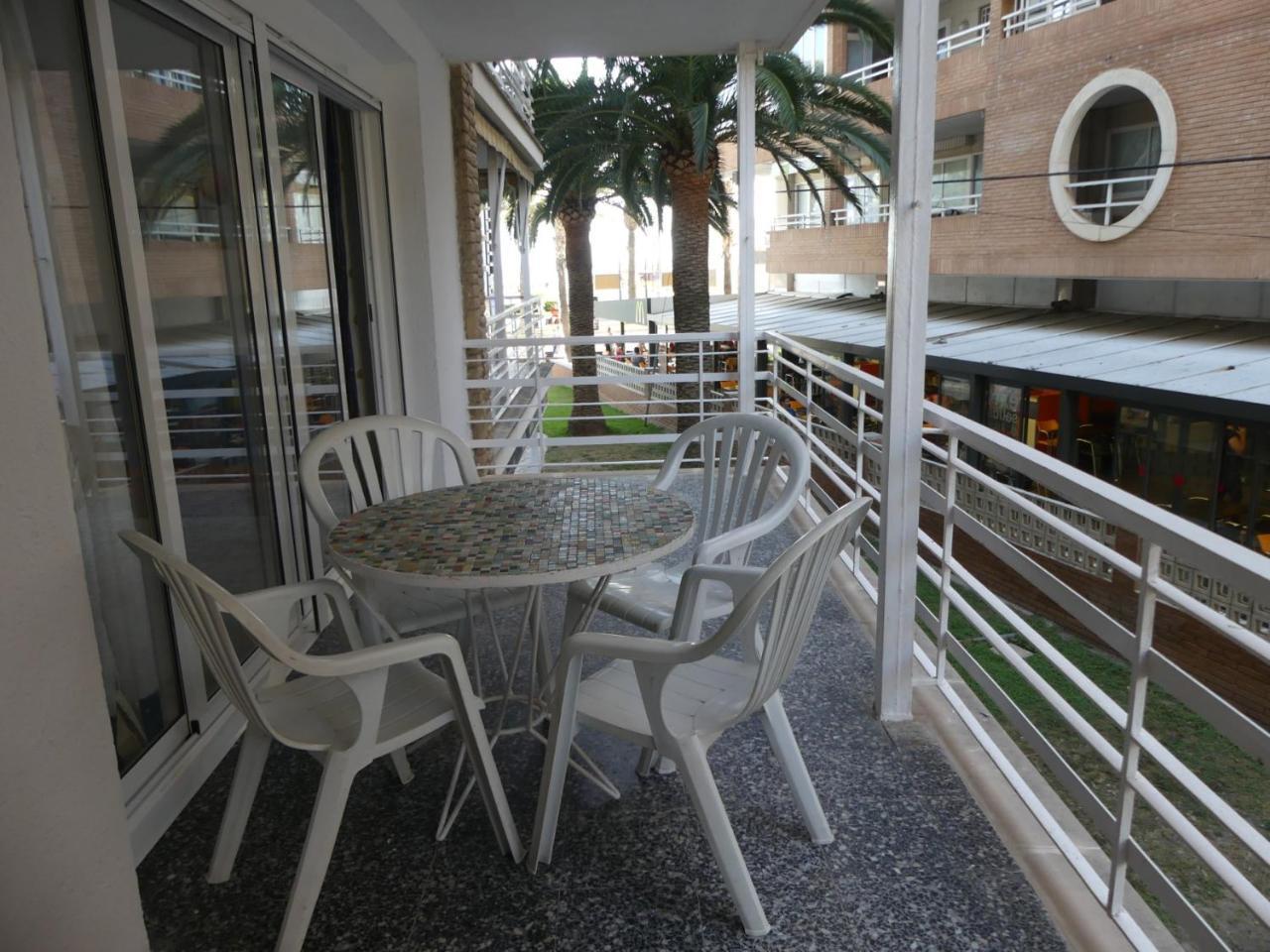 Zeus Alexis Apartment Салоу Екстериор снимка