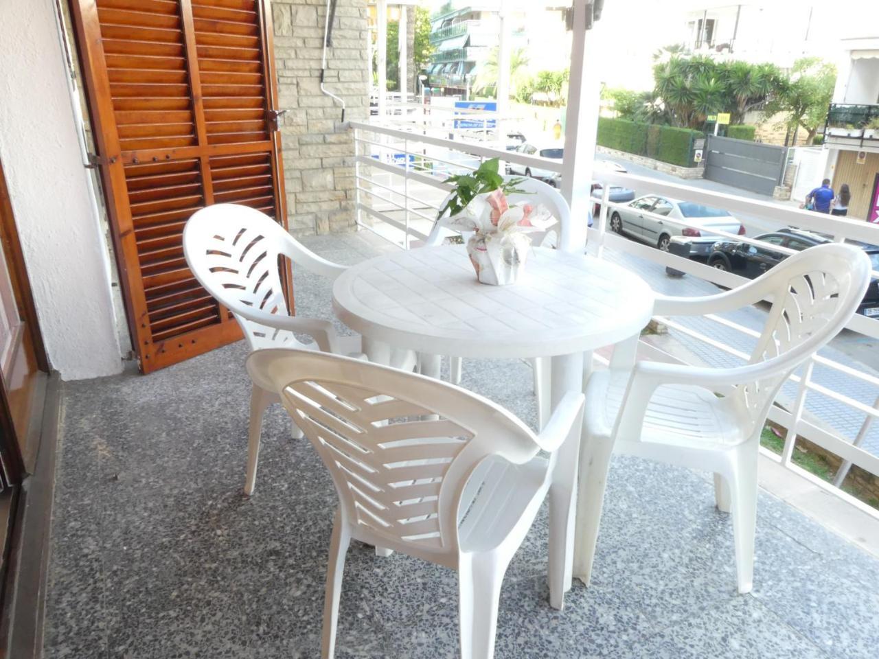 Zeus Alexis Apartment Салоу Екстериор снимка