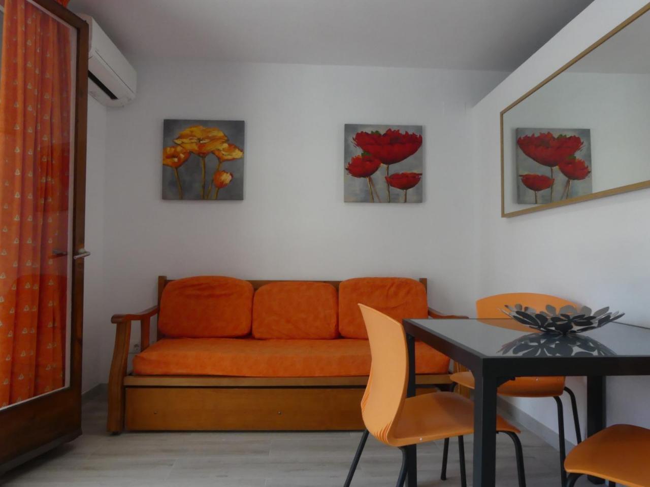 Zeus Alexis Apartment Салоу Екстериор снимка